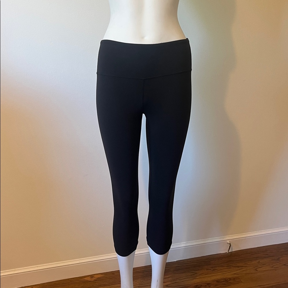 Lululemon High-Waisted Black Cropped Leggings - Picture 2 of 11